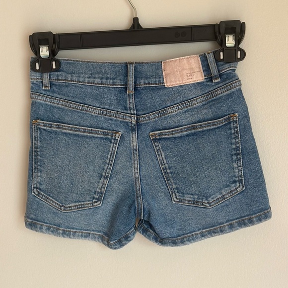 Zara Girls Denim Blue Jean Shorts Size 9 Adjustable Waist Button & Zipper - Picture 2 of 5